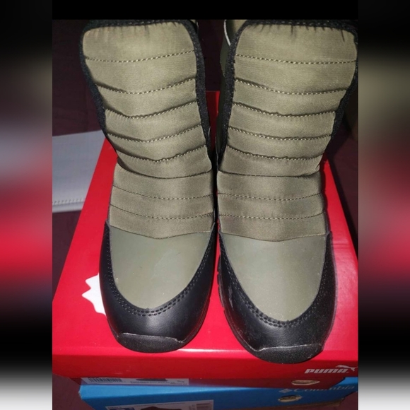 Boys Puma winter Boots sz 2 EUC - Picture 1 of 3